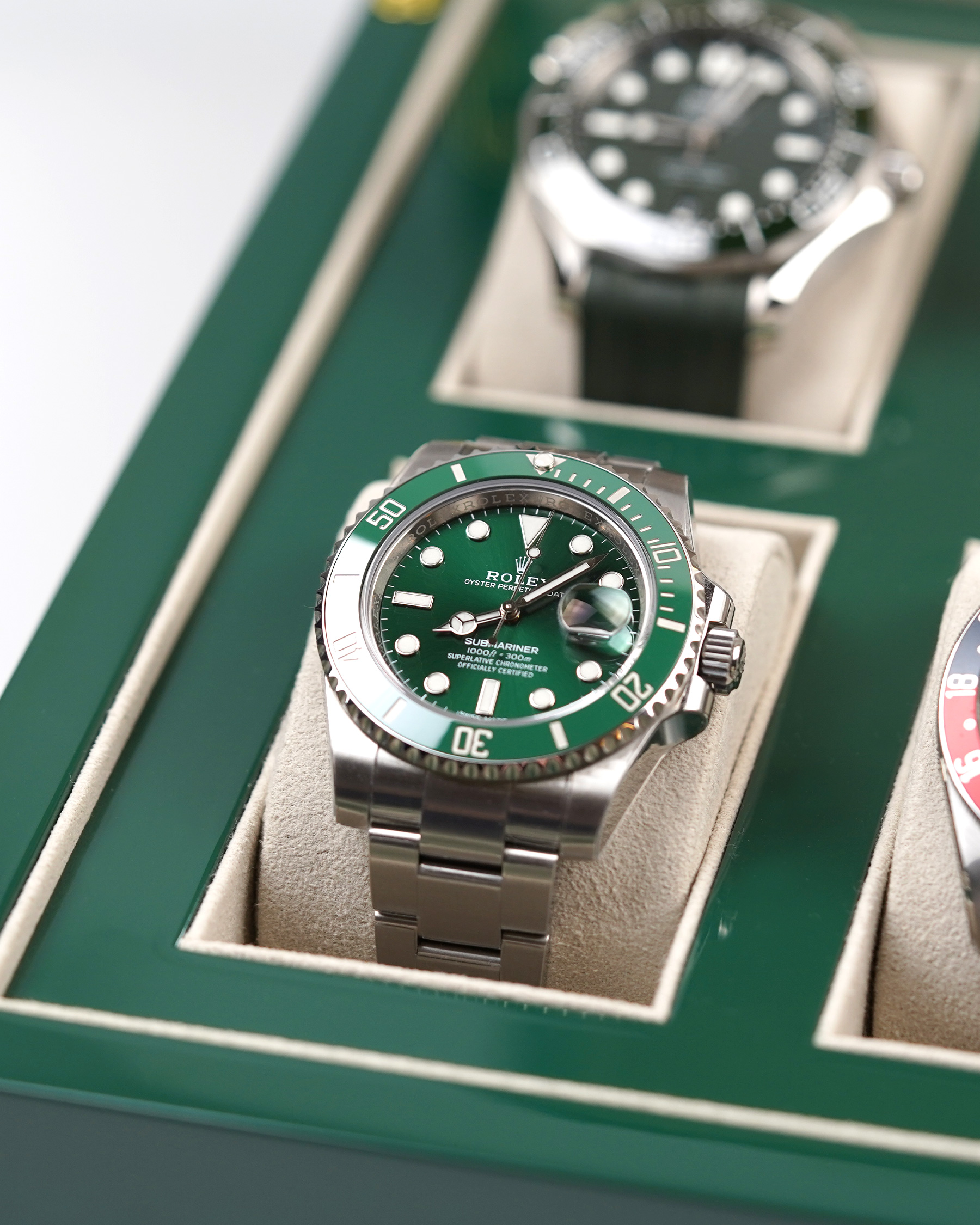 Clam 12 Watch Display Box