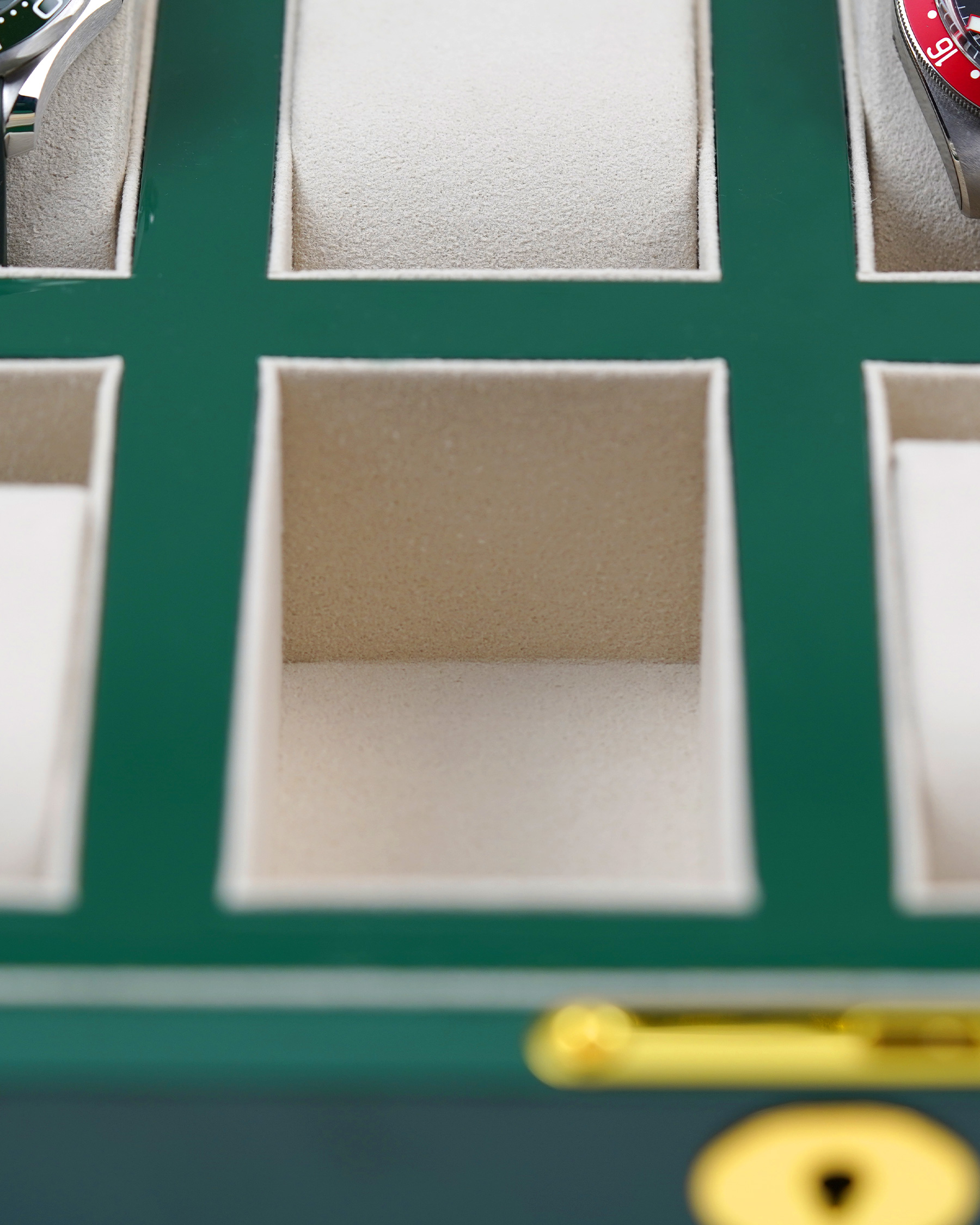 Clam 12 Watch Display Box